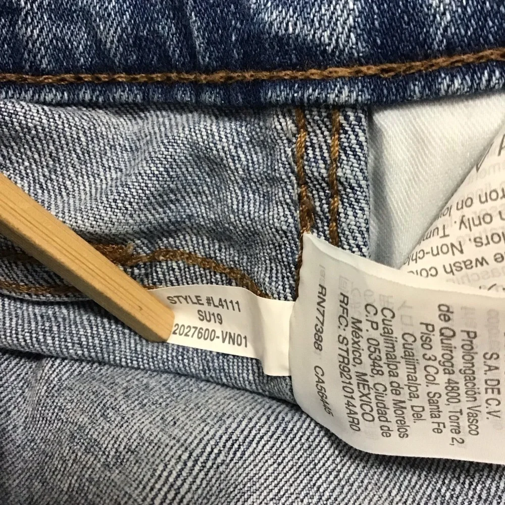 Madewell Ripped 10” High Rise Skinny Crop Size 27.